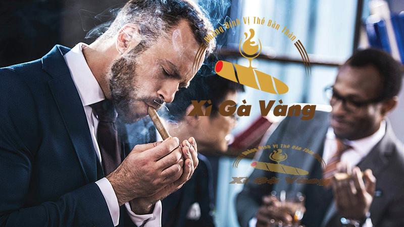 Quý ông cần lưu ý một số điều khi hút xì gà kết hợp đồ uống cồn